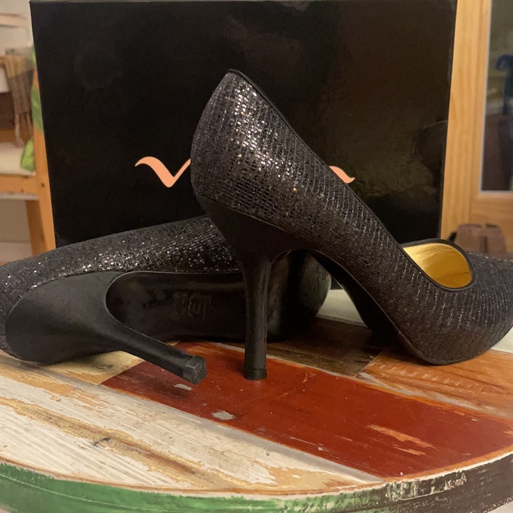 Nina New York 7.5 black heels